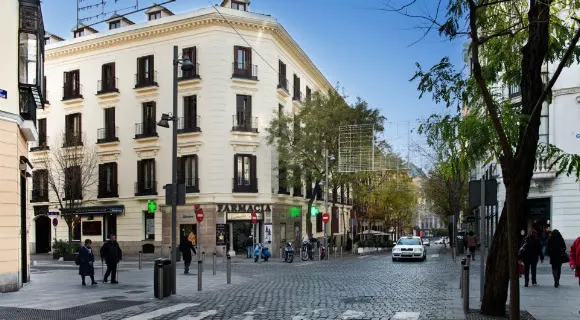 Alquilopisosmadrid, S.L.
