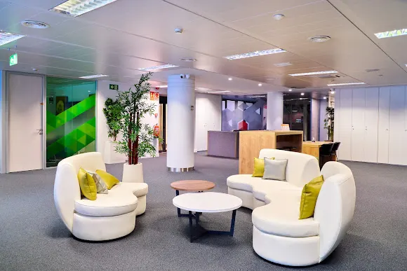 First workplaces: oficinas y espacios de coworking en María de Molina - Madrid