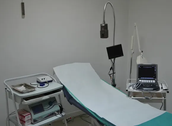 Tratamiento de Varices en Madrid. Centro de Estudios Vasculares. Tratamiento de Arañas Vasculares. Adhesivo Para Varices. - Madrid