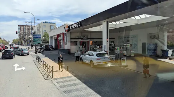 Estación de Servicio Repsol