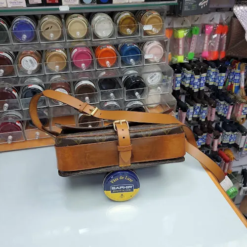 Restauración de Bolsos by Andrés Espinoza