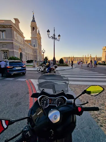 Midas MADRID/Calle Clara del Rey. EXCLUSIVO MOTOS - Madrid